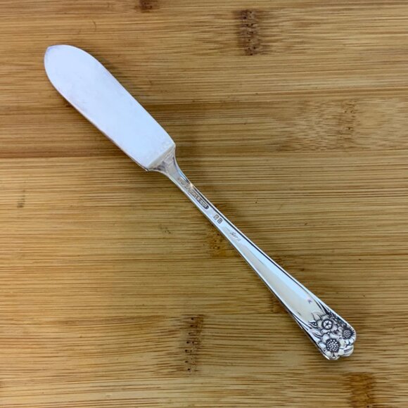 Rogers & Son IS April Butter Knife Silverplate Flatware Replacement 1950 Vintage - Picture 2 of 4